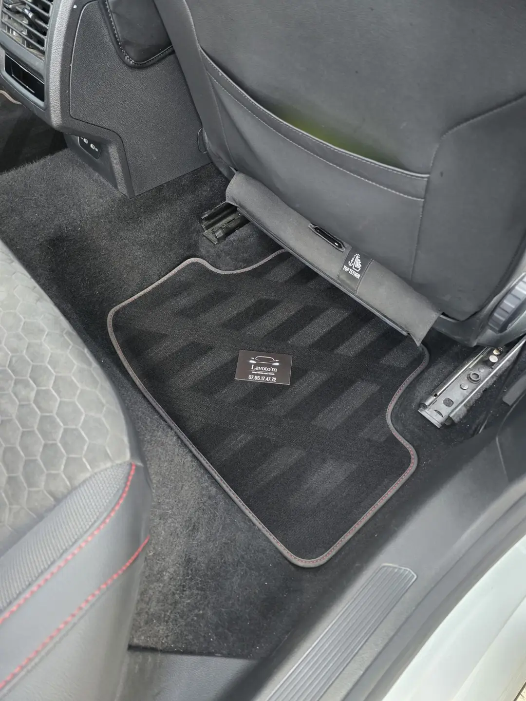 Banquette arrière de la Volkswagen Golf GTI après nettoyage à Oraison