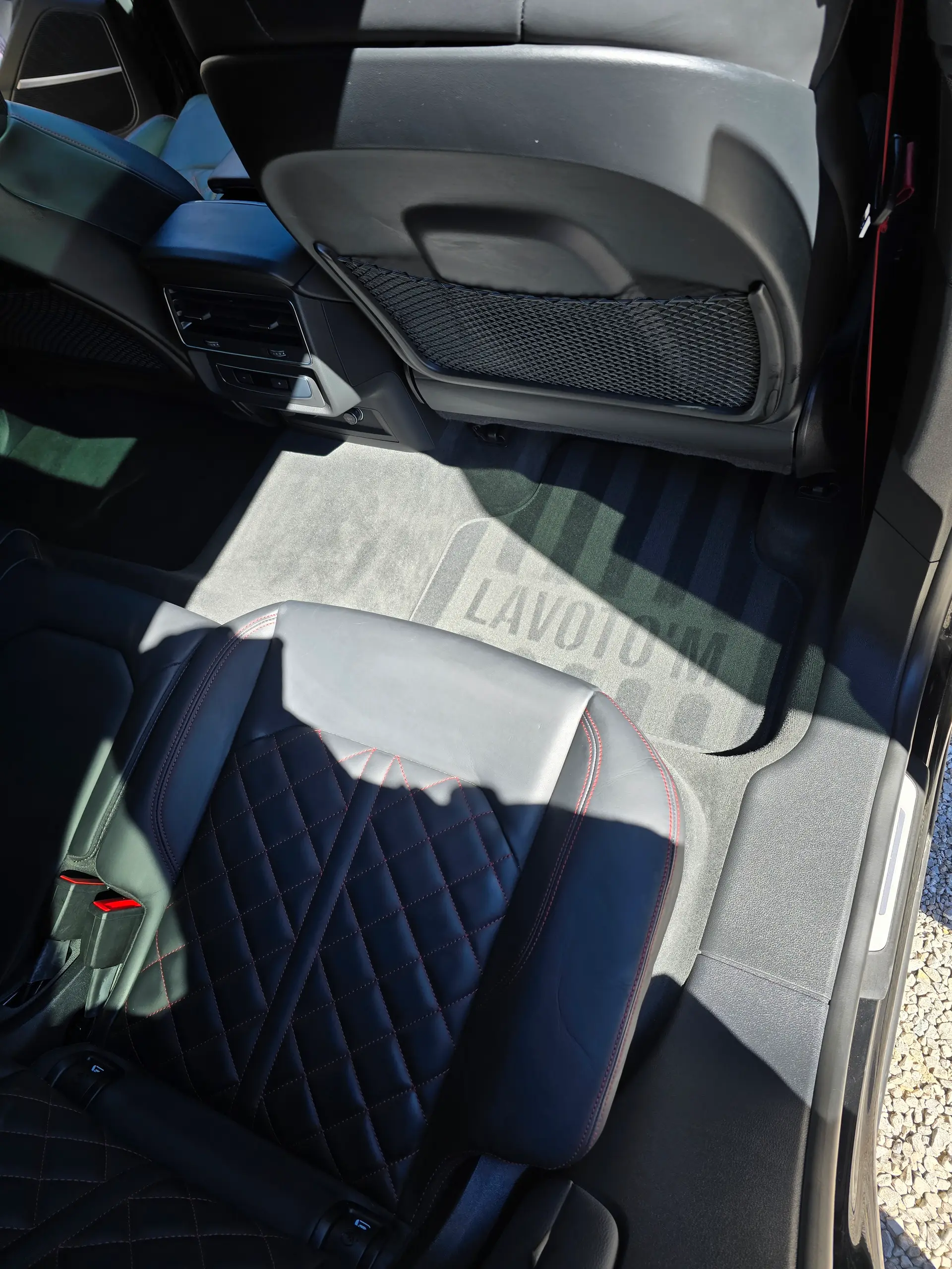 Banquette arrière de l’Audi Q8 S Line après nettoyage à Mane